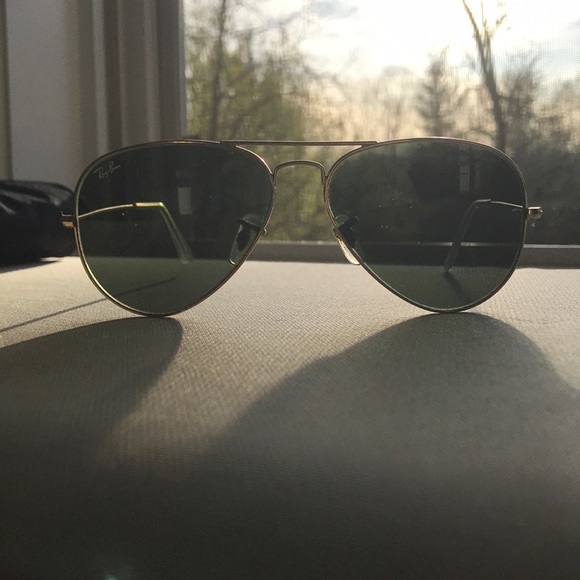 Ray Ban Gold Rim aviators - Picture 2 of 4